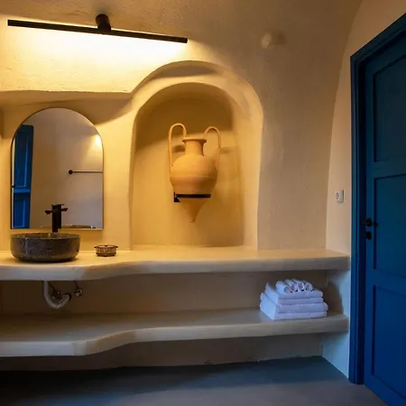 Amphora Oia Santorini *