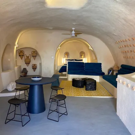 Amphora Oia Santorini Finikiá