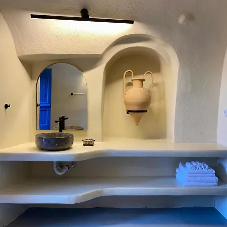 Amphora Oia Santorini *