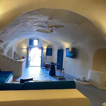Amphora Oia Santorini Villa *